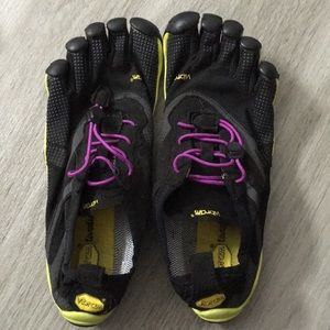 Women’s Vibram Toe Shoes